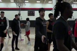 氛围不错！开拓者今日队内训练一览！杨瀚森扔进3分后激动呼喊